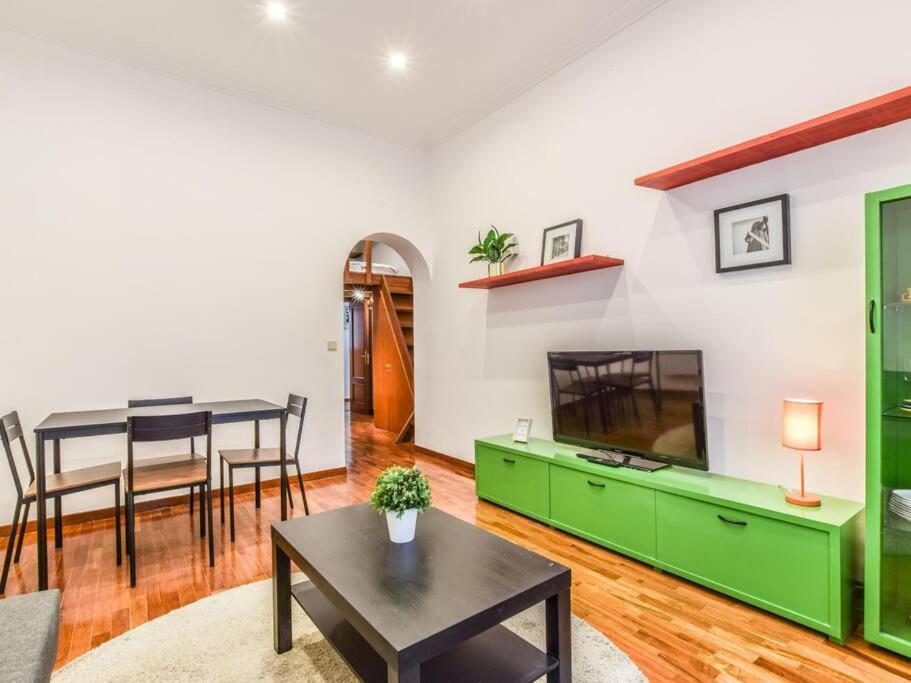 شقة مدريد  في Apartamento Puente De Segovia المظهر الخارجي الصورة